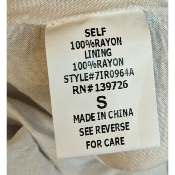 Honey Punch Romper Floral Cut Out Back Short Sleeve Button Front Pockets Small - Picture 6 of 7